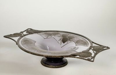 D'ARCYL Coupe en verre à teinte violacée et décor peint de p…