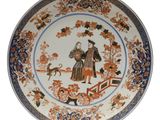 une assiette avec l'image d'un homme et d'un chien