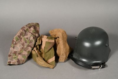 ALLEMAGNE. Casque Stahlem 1916, copie, et 3 couvres casques …