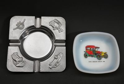 Cendrier publicitaire DAF en métal et cendrier en opaline MAZDA.