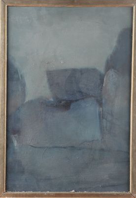 une image représentant un tableau sur lequel figurent une chaise et une table dans une pièce