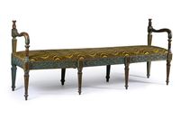 Paire de banquettes en bois sculpté, mouluré et peint en ble…