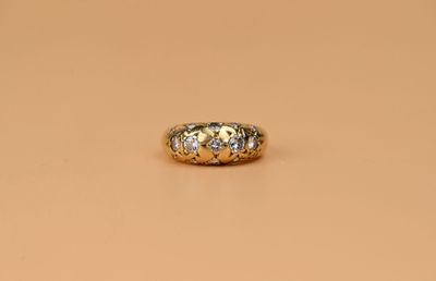Bague jonc en or jaune 18K 750/1000e sertie de diamants demi…