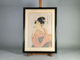 une image représentant une photo encadrée d'une femme en kimono