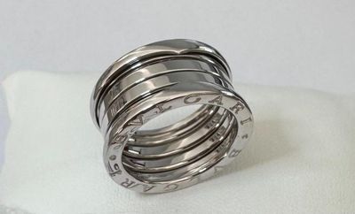 Bague en or gris, signée - BVLGARI - modèle B.