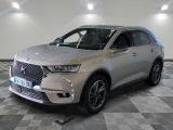 le nouveau suv dsx est garé dans la salle d'exposition