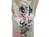 un sac de croquettes pour chien sur lequel figure un dalmatien
