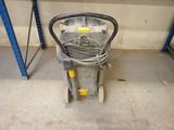a machine that is sitting on the floor in the garage
