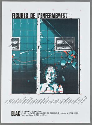 une image représentant une affiche sur laquelle figure une femme regardant par la fenêtre