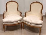paire de fauteuils rembourrés de style Louis XV