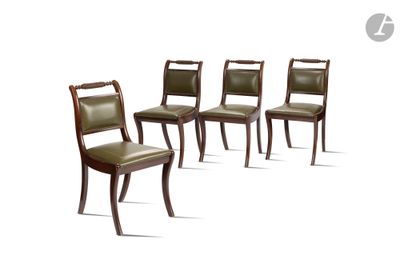 lot de quatre chaises de salle à manger avec assise rembourrée en cuir