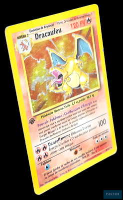 gros plan d'une carte pokemon sur fond noir