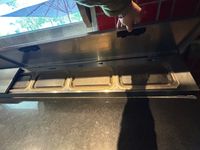 1 tour réfrigéré en inox à 4 portes avec saladette intégrée … (photo 5)