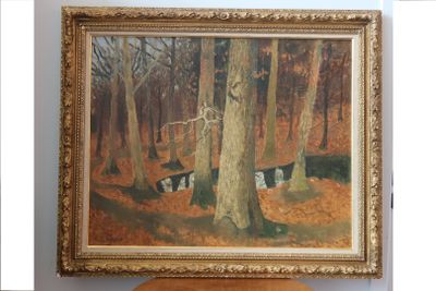 une image d'un tableau sur le mur d'une pièce