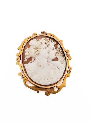 Camée coquille représentant Psyché et l'Amour, monture en or jaune 750
