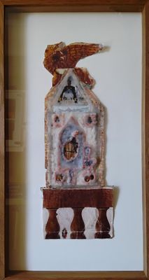 une image représentant une horloge surmontée d'un oiseau