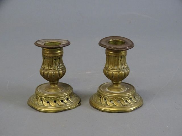 Paire de petits flambeaux en bronze. 18ème. Montage. H : 8