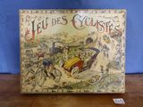 un vieux livre sur lequel figure l'image d'un homme à vélo
