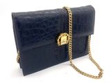 pochette avec bandoulière en chaîne dorée et fermoir