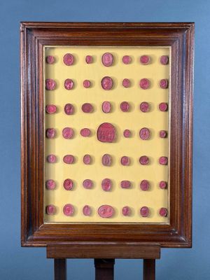 an image of a picture of a wooden frame with pink dots on it