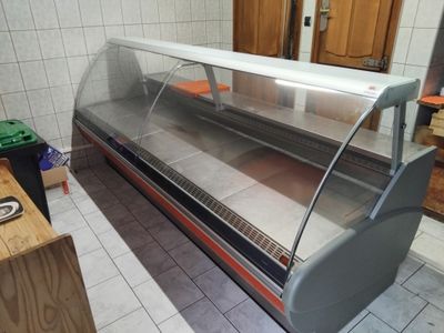 Vitrine de magasin de 2,5 m avec groupe déporté.