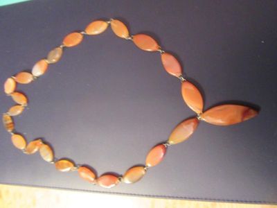 Collier DE Pierres Dures .