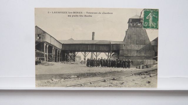 Lavaveix-les-Mines : Trieuses de charbon au puits Ste-Barbe (L’hi...
