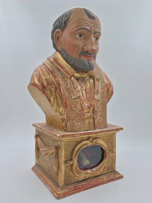 Reliquaire en bois polychrome et doré figurant Saint Vincent…