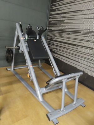 a machine that is sitting on the floor in the room