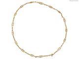 un bracelet en chaîne d'or muni d'un maillon et d'un fermoir