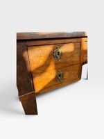 Bureau plat à caissons en acajou et placage d'acajou, le pla… (photo 3)