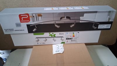 Lot de 11 plafonniers Perfectline et Electiz, finition alumi…