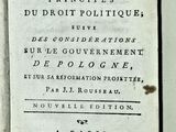 un vieux livre ouvert sur une table