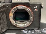 a camera that is sitting on top of a table
