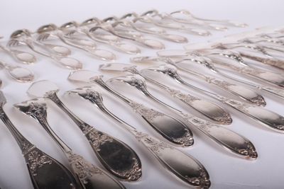 a lot of spoons that are sitting on a table
