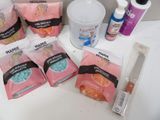 many items that are sitting on a counter top