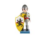figurine de chevalier avec bouclier, posée sur un socle