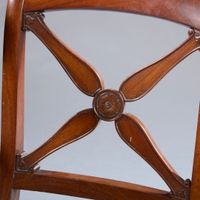 Suite de trois chaises en acajou et placage d’acajou, le dos… (photo 6)
