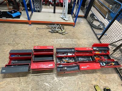 a lot of tools that are on the floor in the garage
