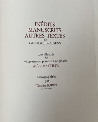 un livre ouvert avec l'image d'un chat dessus
