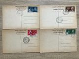 trois vieilles cartes postales sont posées sur une table en bois