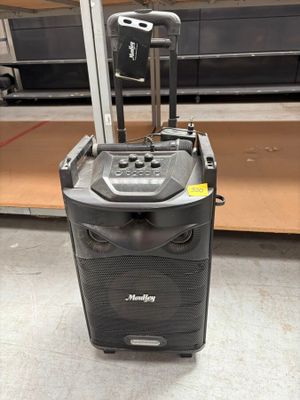 une photo d'une enceinte noire et argentée posée sur un parquet