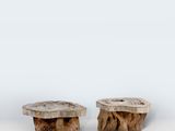 deux petits tabourets en bois posés sur une surface blanche