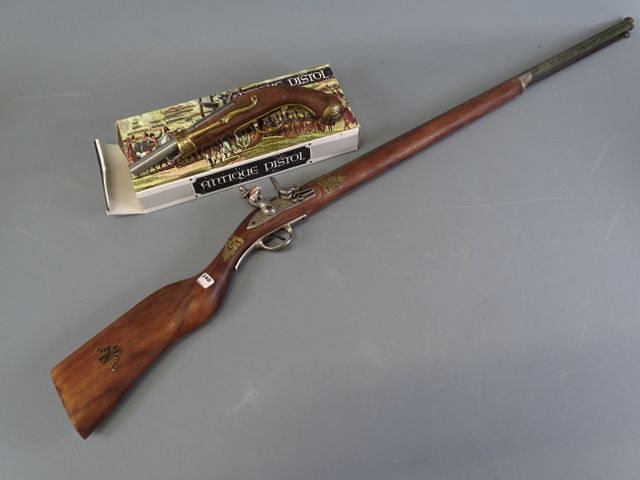 Pistolet et carabine décoratifs