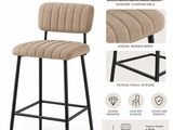 un gros plan sur un tabouret de bar sur lequel est posée une chaise