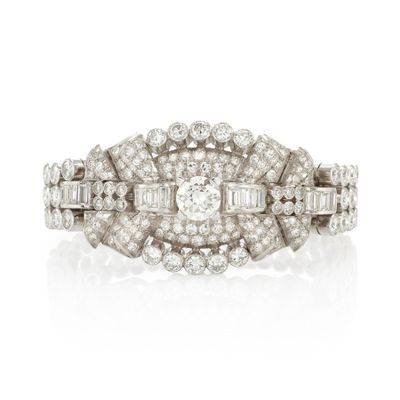 une bague en diamant et or blanc