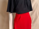 une robe rouge et noire sur un mannequin, un mannequin, un mannequin, un mannequin, un mannequin, un mannequin, un mannequin, un mannequin, un mannequin, un mannequin, un mannequin, un mannequin, un mannequin, un mannequin, un mannequin, un mannequin, un mannequin, un mannequin, un mannequin, un mannequin, un mannequin, un mannequin, un mannequin, un mannequin, un mannequin, un mannequin, un mannequin, un mannequin, un mannequin, un mannequin, un mannequin, un mannequin, un mannequin, un manne