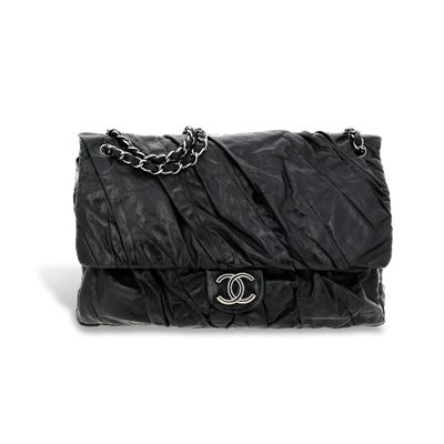 chanel sac à rabat en agneau matelassé noir