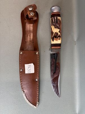 Poignard de chasse, poignée en composition à décor d’un cerf… - Photo 1