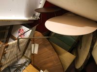 Lot de meubles courants : deux paires de chevets, une table … (photo 5)